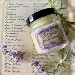 Crema fredda alla lavanda, XVIII secolo, cura della pelle naturale, trucco vintage, struccante, abito vittoriano, ricetta storica, colpi di frusta