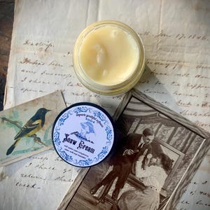 Krem chłodzący Snow Cream, krem barierowy, makijaż wiktoriański, naturalny krem do twarzy, receptura z XVIII wieku, płyn do mycia twarzy, pielęgnacja inspirowana historią