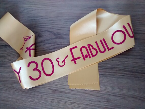 Fascia 30° Compleanno Thirtylicious - Raso Glitter Nero E Oro, Decorazione Festa