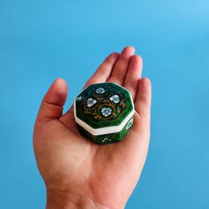Del Prado Collection Octagonal Porcelain Pill Pot Green Floral Hand Finished Trinket Box