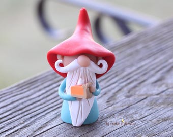 Gnomo con pastel de calabaza - figura de gnomo de jardín en miniatura Hamar