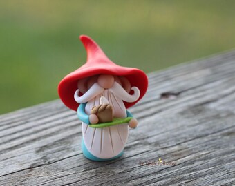 Gnomo con pastel de calabaza - Figura de gnomo de jardín en miniatura - Nesto