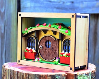 Gnome home shadow box diorama con puerta de trabajo para tesoros