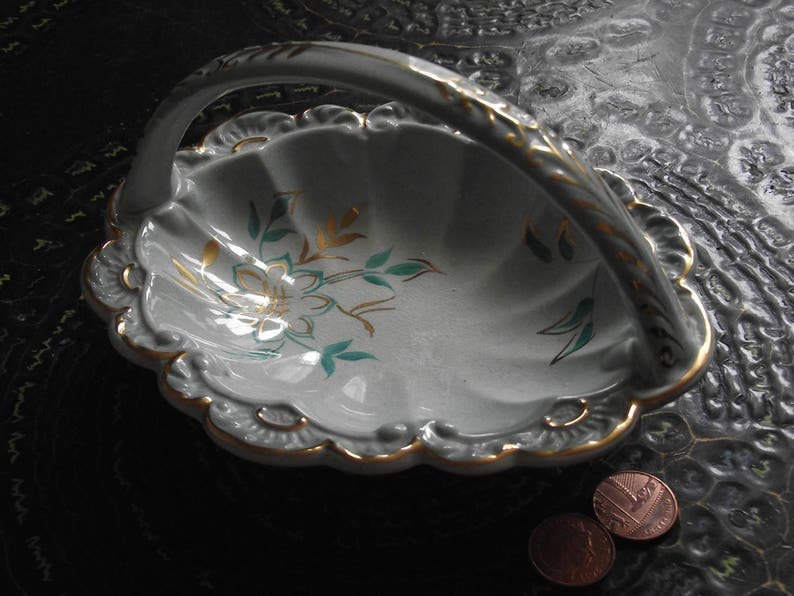 Pretty vintage pale green and gilded china trinket or pin dish. image 2