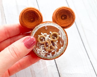 Coctelera de fieltro con pretzel salado