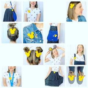 Pu&ograve; includere: Una collezione di accessori gialli a forma di Mickey Mouse, tra cui fermagli per capelli, spille e un cordino. Gli accessori sono presenti su abbigliamento, borse e scarpe. L'immagine mostra una variet&agrave; di stili e usi per l'iconico personaggio.