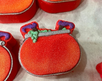 Witch cauldron bathbomb, witch bathbomb, halloween bathbomb, cauldron pot,