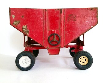 Vintage Toy Grain Hopper . Ertl Red Metal Hopper . Toy Farm Machine . Vintage Collectible . Farmhouse . Rustic Display