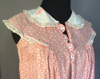 Woman Authentic Vintage late 30s-1940s Semi-sheer calico floral Cotton Day dress