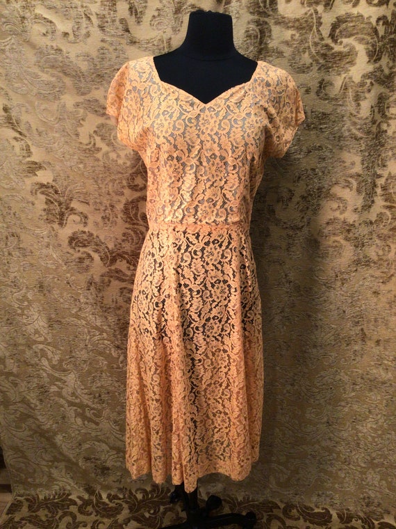 Vintage early 1940s 2pc. Peach Lace Dress and Jac… - image 6