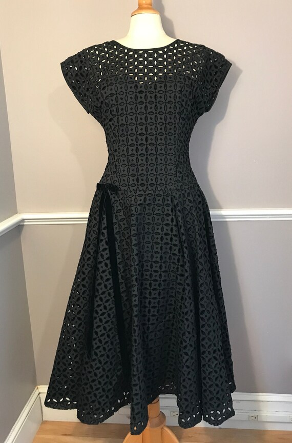 Vintage Mid-1950s Black Flocked Eyelet Rockabilly 