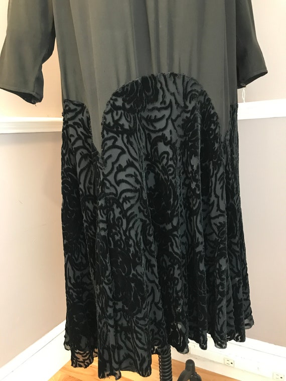 Authentic vintage 1920s-30s Blk Cut velvet and Si… - image 3