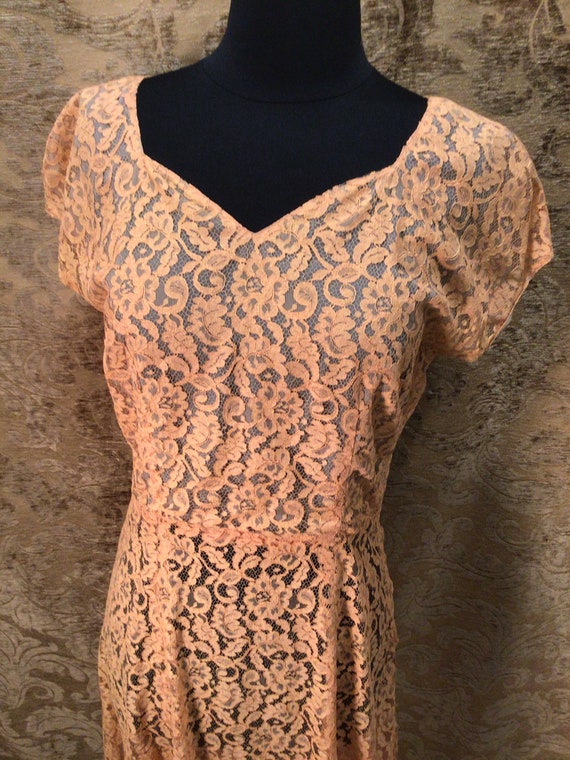 Vintage early 1940s 2pc. Peach Lace Dress and Jac… - image 7