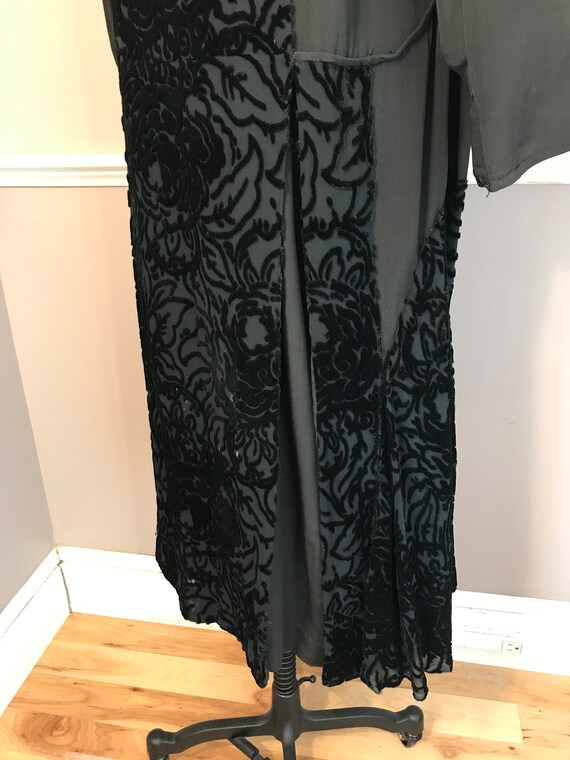 Authentic vintage 1920s-30s Blk Cut velvet and Si… - image 8