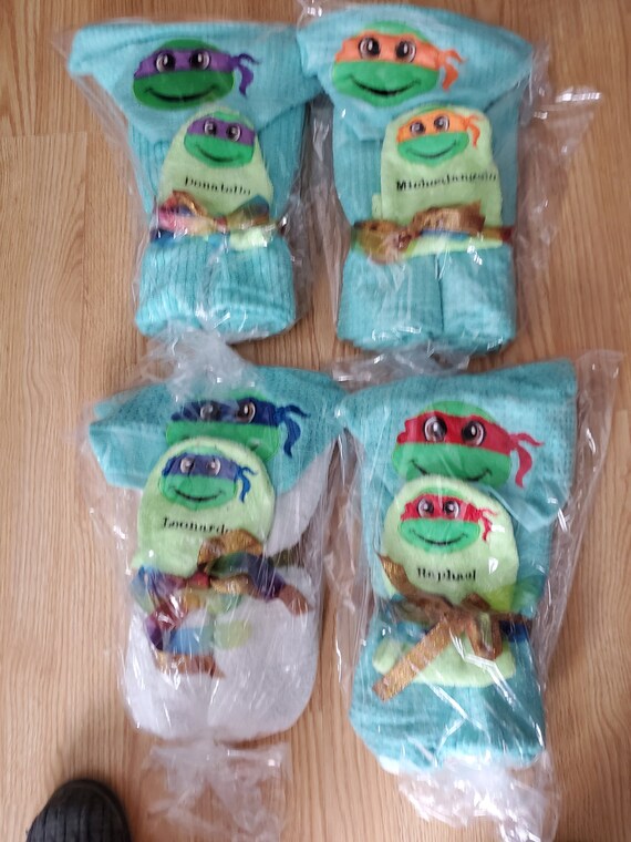 Turtles Hooded towels with match Bath Mitt Personalized with name