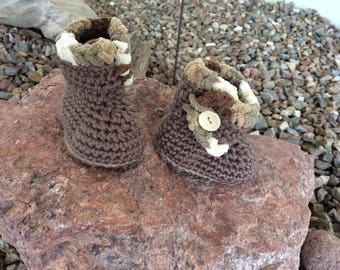 Chunky baby booties