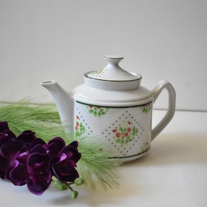 Vintage Strawberry Teapot 1975 Enesco Strawberry Swiss Dot Ceramic Teapot, #040622