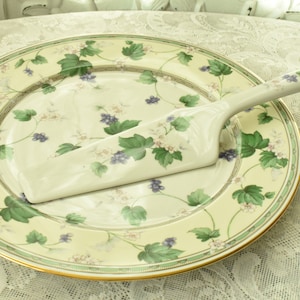 Cake Plate & Server  From Andrea by Sadek. #082522