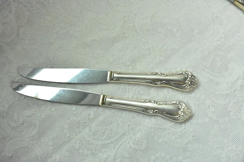 2 Dinner Knives Silverplate Vintage Lot
