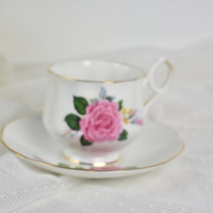 Tea cup and saucer Royal  Dover England Roses Flowers china, #V31