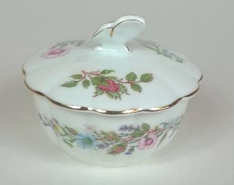 Aynsley Wild Tudor Fine Bone China Engeland kom met deksel
