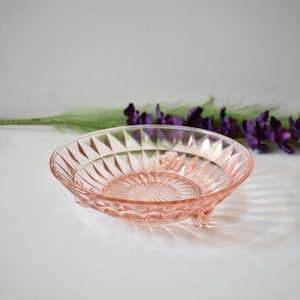 Vintage Pink Depression Glass Bowl, Blush pink glass bowl centerpiece, wedding collectible romantic cottage decor, #031922