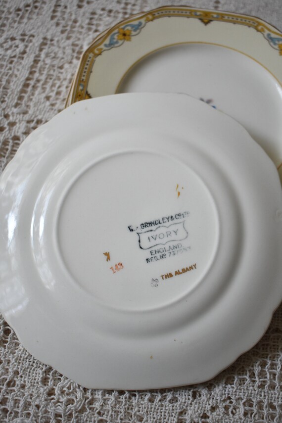 W.H. Grindley & Co Ltd Ivory the Albany Plate Set of 6 England