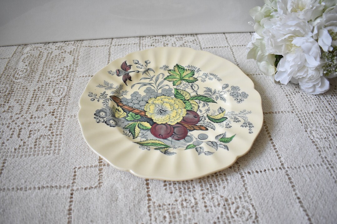 ROYAL DOULTON the Kirkwood Dinner Plate, Bone China England Vintage