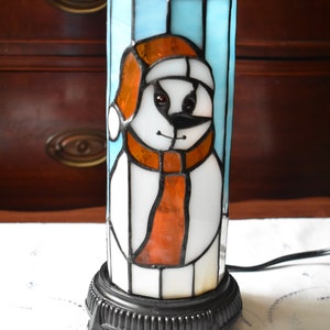 Ombre de lampe en verre souillé, lampe en verre souillé, thème de bonhomme de neige, lampe de colonne, décor de Noël