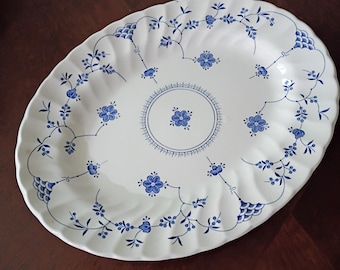 Bandeja ovalada para servir Myott Finlandia azul y blanca