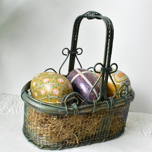 Easter basket and eggs decor, Easter Table Decor #02142019