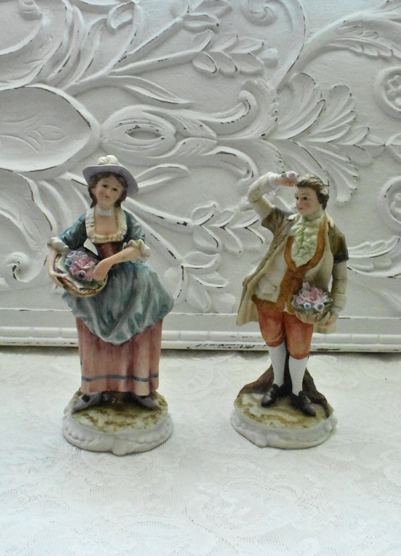 * vintage figure ୨୧ クリーム & ベージュの ワンちゃん Vintage Andrea by Sadek Porcelain Colonial Man and Woman With