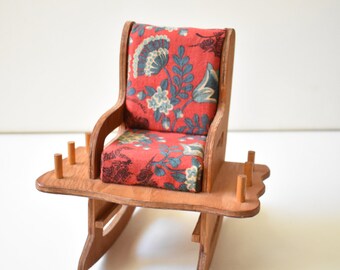 Caddie de costura vintage, cadeira de balanço de madeira com 6 suportes de carretel, almofada de alfinetes, suporte para tesoura