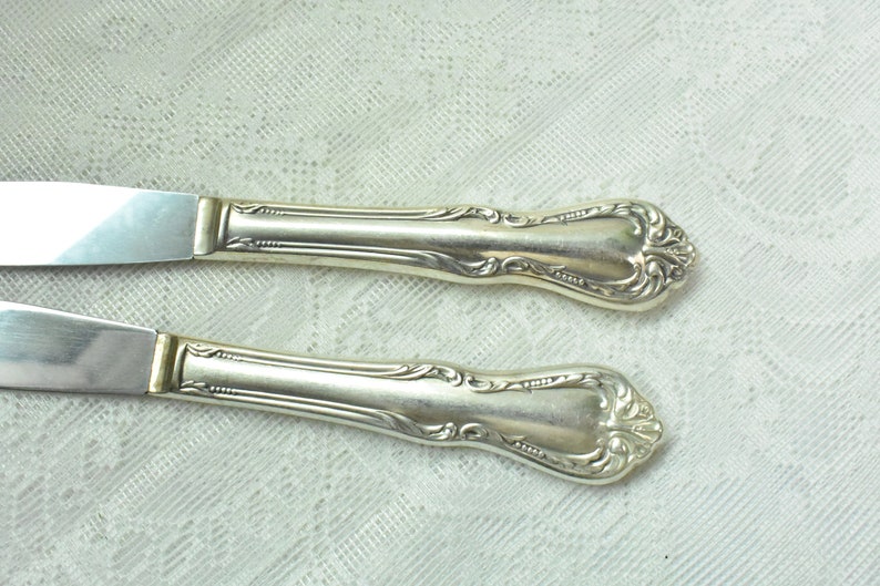 2 Dinner Knives Silverplate Vintage Lot