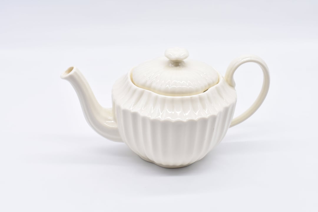I. Godinger & Co Ivory Fluted Teapot, Holds 4 Cups.#080422 - Etsy