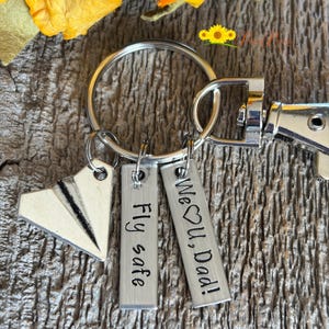 Fly Safe Keychain, Travelers Gift, Pilot's Gift, Good Luck, Going Away Present, Airplane Helicopter Charm imagem 2