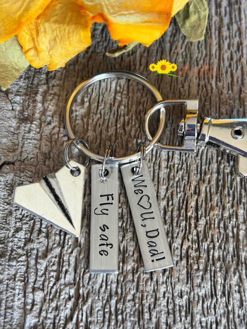 Fly Safe Keychain, Travelers Gift, Pilot's Gift, Good Luck, Going Away Present, Airplane Helicopter Charm imagem 2