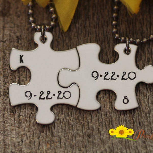 Set di collane con pezzi di puzzle con data e iniziale, gioielli puzzle, collane commemorative, anniversario, regalo di fidanzamento, regalo di nozze, festa di matrimonio