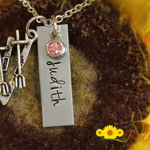 Ski Pendant Necklace, Ski Keychain, Personalized Skier Jewelry, Winter Sport Jewelry, Skier Charm Necklace, Skier Gift, Ski Lover Present