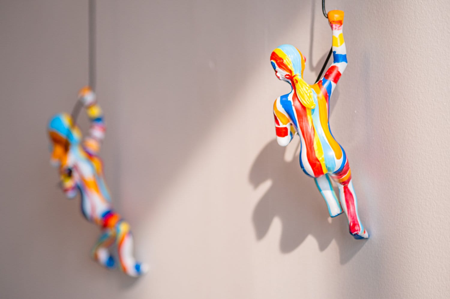 2 Piece Climbing Sculpture Wall Art Gift For Home Decor Interior Design