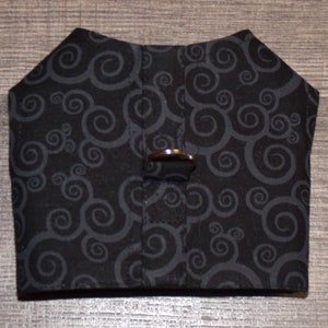 harness vest black with gray swirls