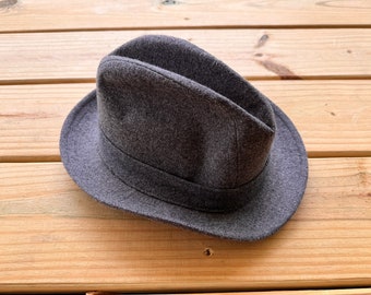 Década de 1990 Hombres Gris Lana Fedora Sombrero Tamaño Pequeño Vintage Hecho en EE.UU. Retro Trillby Art Deco Mobster Gangster Regalos para Hombres Unión Hecho Empresario