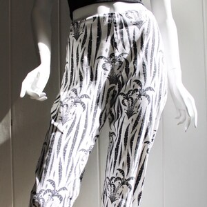 1990s Vintage Capri Pants Tropical Print