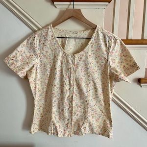 1990s Vintage Floral Print Women&#39;s Button Front Top