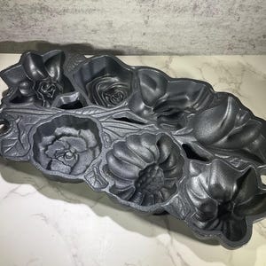 John Wright Cast Iron Muffin Pan Corn Muffin, 1991 Flower Design Vintage