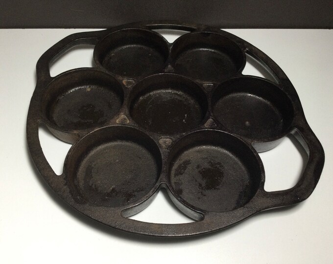 Cracker Barrel Cast Iron Biscuit Pan, Heavy Duty Ovenware Cookware