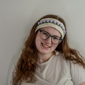 Crochet Headband With Flower Pattern