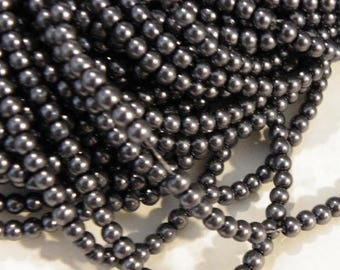 300 Pearly Pearl 4 mm black glass beads