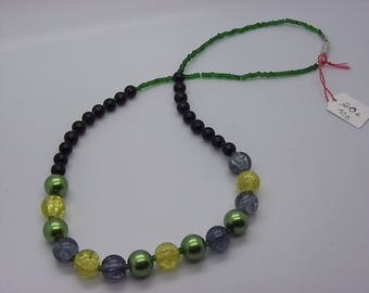 beautiful green green necklace with 10 mm cracked glass beads