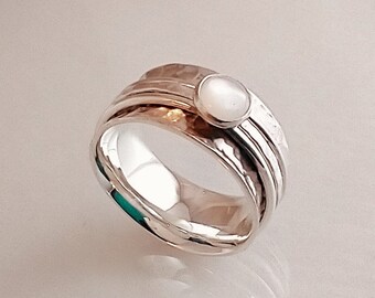 Spinner ring, spinning ring, pearl ring, pearl jewellery, 30th anniversary, June birthstone, Emma Edwards, EmmaEdwardsJewellery